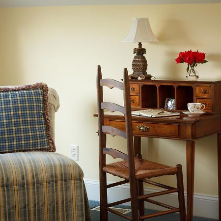 Inn At Warner Hall Gloucester Екстериор снимка