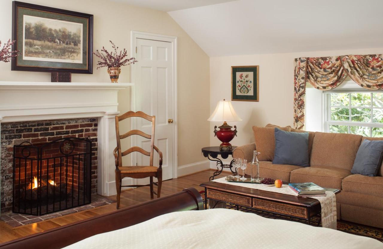 Inn At Warner Hall Gloucester Екстериор снимка