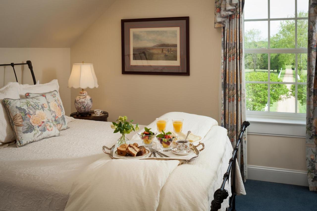 Inn At Warner Hall Gloucester Екстериор снимка
