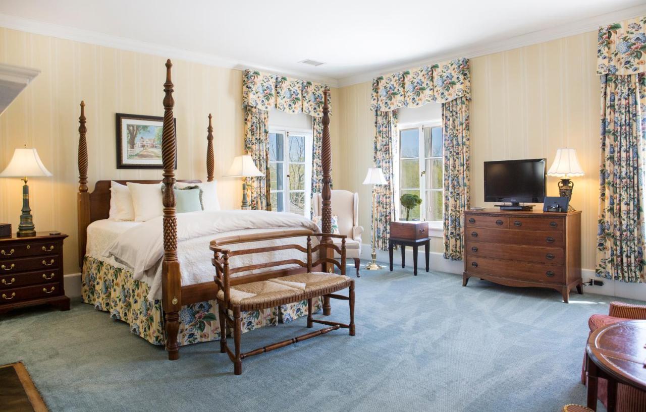 Inn At Warner Hall Gloucester Екстериор снимка