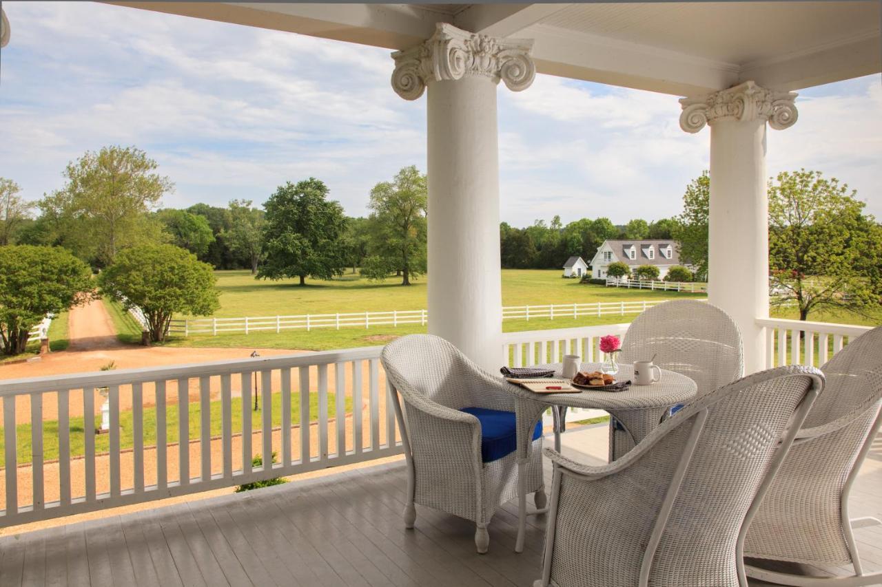 Inn At Warner Hall Gloucester Екстериор снимка