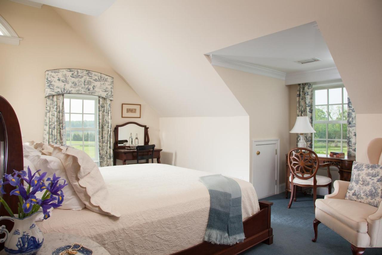 Inn At Warner Hall Gloucester Екстериор снимка