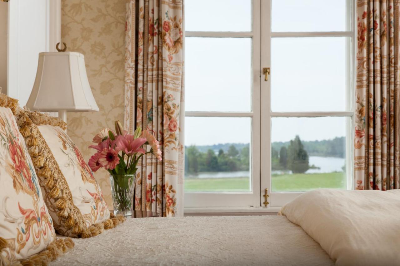 Inn At Warner Hall Gloucester Екстериор снимка