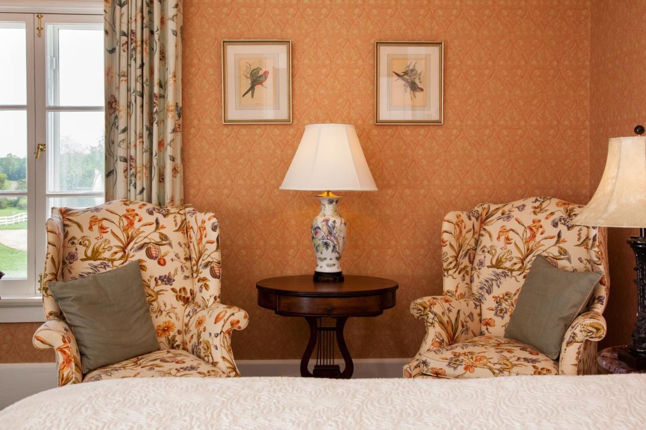 Inn At Warner Hall Gloucester Екстериор снимка