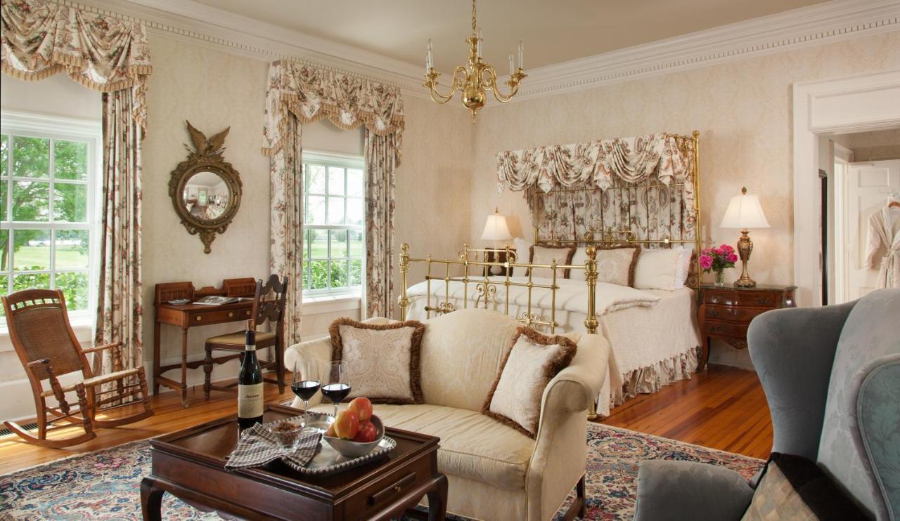 Inn At Warner Hall Gloucester Екстериор снимка