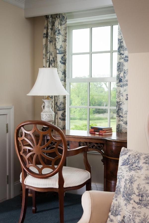Inn At Warner Hall Gloucester Екстериор снимка